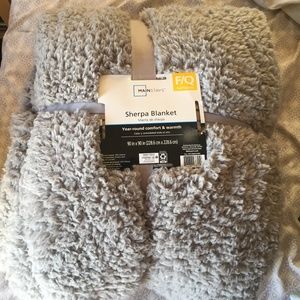 Mainstay  Sherpa blanket 90 x 90 Gray  NWT